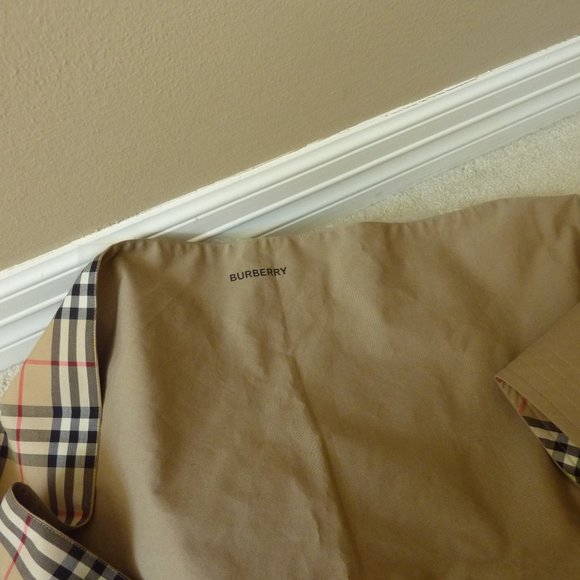 Burberry Reverse Check Cotton Bandana Scarf (Beige) NEW WITH TAGS - Picture 5 of 9